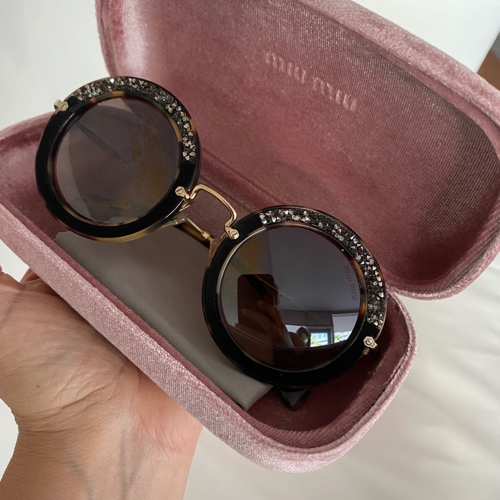 Embellished round sunglasses